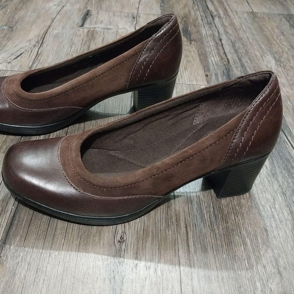 Clarks Bendable Leather Suede Pumps Size 8.5 Womens Brown Platform Heel Shoes